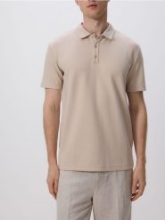 Koszulka polo regular fit - beżowy. Brązowe koszulki polo męskie Reserved, l, bez wzorów, z dzianiny, bez ramiączek. Za 79.99 zł.