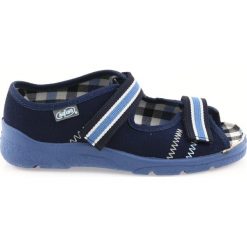 Sandałki buty dziecięce na rzepy Befado 969x101 granatowe. Białe sandały chłopięce Befado, z bawełny, bez zapięcia. W wyprzedaży za 59.00 zł.
