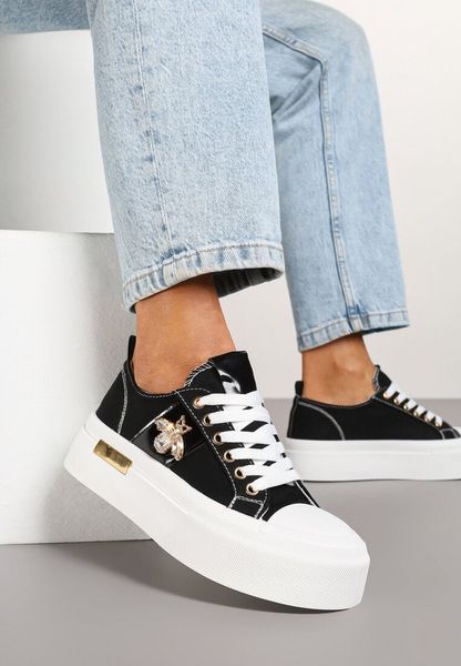 Czarne Trampki na Grubej Podeszwie Zdobione Aplikacją Talgona. Czarne trampki i tenisówki damskie Born2be, z aplikacjami, z jeansu, bez zapięcia. Za 89.99 zł.