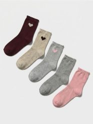 Długie skarpetki z sercem 5 pack - wielobarwny. Skarpety damskie Sinsay, bez wzorów. Za 17.99 zł.