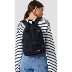 Eastpak Plecak Orbit - Black. Czarne plecaki damskie Eastpak, w paski. Za 181.95 zł.