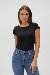 Dopasowany t-shirt czarny. Czarne bluzki damskie MOODO, xxl, bez wzorów, z bawełny, bez kołnierzyka. Za 34.99 zł.
