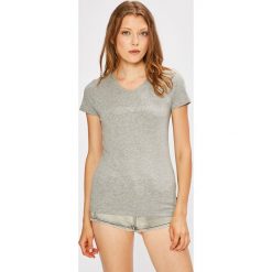 Emporio Armani - Top. Szare topy damskie Emporio Armani, z aplikacjami, z bawełny, z okrągłym kołnierzem, z krótkim rękawem. W wyprzedaży za 149.90 zł.