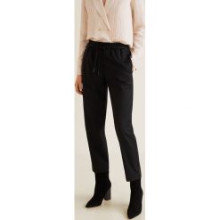 Mango - Spodnie Ricardo. Spodnie materiałowe damskie marki Mango. Za 139.90 zł.