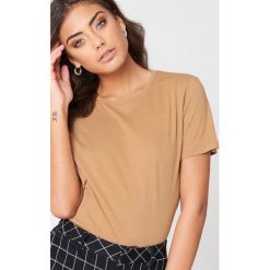 NA-KD Basic T-shirt basic - Beige. T-shirty damskie marki NA-KD Basic. Za 52.95 zł.