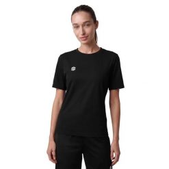 Damska koszulka sportowa Siroko Sports Tee Black/Burgundy W. Czarne koszulki sportowe damskie SIROKO, s, bez wzorów, z materiału, bez kołnierzyka, bez ramiączek, do biegania. Za 150.00 zł.