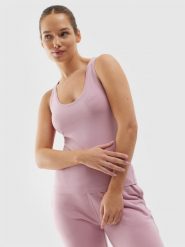 4F Top slim gładki damski - różowy M. Czerwone koszulki sportowe damskie 4f, m, bez wzorów, z bawełny, bez kołnierzyka, bez ramiączek. W wyprzedaży za 19.99 zł.