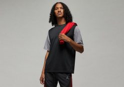 Koszulka męska nike air jordan dri-fit sport statement tank top black. Czarne koszulki sportowe męskie Nike, m, bez wzorów, z poliesteru, bez kołnierzyka, bez ramiączek, do biegania, dri-fit (nike). Za 377.00 zł.