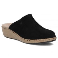 Skórzane klapki na koturnie czarne Filippo DK7567. Czarne klapki damskie Filippo, bez wzorów, ze skóry, bez obcasa, na koturnie. Za 169.99 zł.