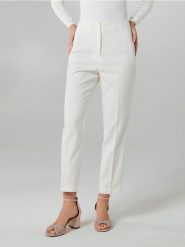 Spodnie cygaretki z domieszką wiskozy - biały. Białe spodnie materiałowe damskie Sinsay, l, bez wzorów, z wiskozy. Za 49.99 zł.