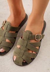 Zielone Klapki z Paskami w Stylu Gladiatorek z Klamerką Lorianatea. Zielone klapki damskie Born2be, bez wzorów, z jeansu, bez obcasa, na płaskiej podeszwie. Za 69.99 zł.