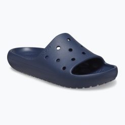 Klapki plażowe dla dorosłych Crocs Classic Slide V2. Białe klapki damskie Crocs, bez wzorów. Za 109.99 zł.
