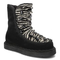 Botki damskie Alma en Pena, cholewka z miękkiego zamszu o z kontrastowym plecionym panelem z przodu gruba podeszwa o jednolitej konstrukcji, combi‑cz. Czarne kozaki damskie Alma en Pena, z puchu, bez obcasa, na obcasie. Za 545.00 zł.