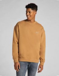 LEE CORE LOOSE CREW TOBACCO BROWN L85IPTSZ 112144611. Brązowe bluzy męskie Lee, l, bez wzorów, bez kaptura. Za 219.99 zł.