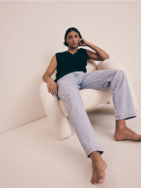 Jeansy slim fit z efektem sprania - niebieski. Niebieskie jeansy męskie Reserved. W wyprzedaży za 69.99 zł.