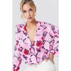 NA-KD Kopertowy bluzka z satyny - Pink,Multicolor. Bluzki damskie marki NA-KD. W wyprzedaży za 40.47 zł.