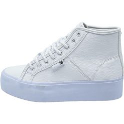 Buty damskie DC Shoes Manual Hi Wnt. Białe obuwie sportowe damskie DC Shoes, bez wzorów, z materiału, na fitness i siłownię. Za 390.00 zł.