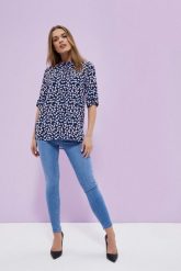 Jeansy push up niebieskie. Niebieskie jeansy damskie MOODO. W wyprzedaży za 41.99 zł.