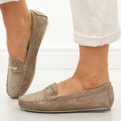 D.Brązowe skórzane mokasyny damskie S.Barski 7029. Brązowe mokasyny damskie S.BARSKI, z jeansu, casualowe. Za 229.00 zł.