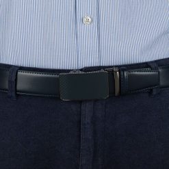 Pasek męski skórzany 3,5 cm klamra automatyczna Beltimore granatowy 03-582 : Kolory - granatowy, Rozmiar pasków - r.110-125 cm. Niebieskie paski damskie bez wzorów, ze skóry, wizytowe. Za 64.99 zł.