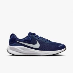 Buty do biegania męskie Nike Revolution 7. Białe buty sportowe męskie Nike, z materiału, bez zapięcia, do biegania, nike revolution. Za 314.00 zł.