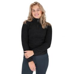 Damski półzapinany sweter QHP Teddie. Czarne swetry damskie QHP, na zimę, bez wzorów, bez kołnierzyka, bez ramiączek, bez kaptura. Za 233.50 zł.