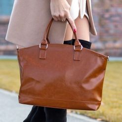 Torebka skórzana damska kuferek łódka DAN-A T194 camel. Brązowe torebki do ręki damskie DAN-A, bez wzorów, ze skóry, bez dodatków. Za 399.99 zł.