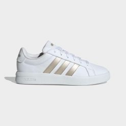 Sneakersy damskie ADIDAS Grand Court Base 3.0. Białe obuwie sportowe damskie Adidas, bez wzorów, z kauczuku. Za 249.99 zł.