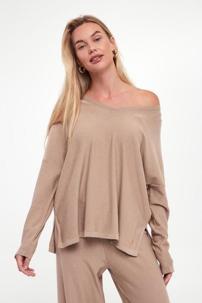 Sweter damski z cekinami JOSEPH RIBKOFF. Swetry damskie Joseph Ribkoff, m, bez wzorów, bez kołnierzyka, bez ramiączek, bez kaptura. W wyprzedaży za 473.85 zł.