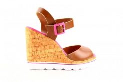 Sandały Dijean 457 720 At. Hazelnt Mag, Brąz, Skóra ekologiczna - 40. Brązowe obuwie sportowe damskie Dijean, bez wzorów, ze skóry ekologicznej. W wyprzedaży za 26.10 zł.