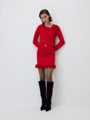 Spódnica z ozdobna aplikacją - czerwony. Czerwone spódnice damskie Reserved, l, z aplikacjami, z dzianiny, proste. Za 129.99 zł.