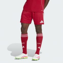 Spodenki podstawowe Liverpool FC 25/26. Czerwone krótkie spodenki sportowe męskie Adidas, s, bez wzorów, z materiału, do piłki nożnej. Za 241.99 zł.