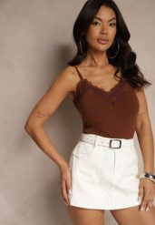 Brązowy Top na Ramiączkach z Bawełny Zdobiony Koronką Saviune. Brązowe bluzki damskie Renee, xl, z aplikacjami, z bawełny, biznesowe, bez kołnierzyka, bez ramiączek. Za 24.99 zł.