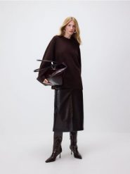 Gładki sweter - brązowy. Brązowe swetry damskie Reserved, l, bez wzorów, z dzianiny, bez kołnierzyka, bez ramiączek, bez kaptura. Za 139.99 zł.