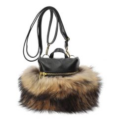 Brązowa Torebka Luka Pelli Plecaczek Z Naturalnym Futrem Z Jenota. Brązowe plecaki damskie Luka Pelli, bez wzorów, z futra, eleganckie. Za 529.00 zł.