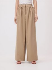 Spodnie wide leg - beżowy. Brązowe spodnie materiałowe damskie Reserved, l, bez wzorów, z tkaniny. Za 239.99 zł.