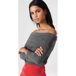 NA-KD Sweter z lekkiej dzianiny z odkrytymi ramionami - Grey. Swetry damskie marki NA-KD. W wyprzedaży za 15.88 zł.