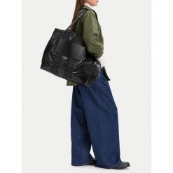 Torebka Hunter. Czarne torebki do ręki damskie Hunter, bez wzorów, bez dodatków. Za 219.99 zł.