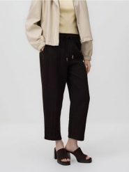 Spodnie z wiskozą - brązowy. Brązowe spodnie materiałowe damskie Reserved, l, bez wzorów, z tkaniny. Za 99.99 zł.