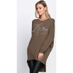 Ciemnozielona Tunika Be Genial. Szare tuniki damskie Born2be, z napisami, z okrągłym kołnierzem, z długim rękawem. Za 49.99 zł.