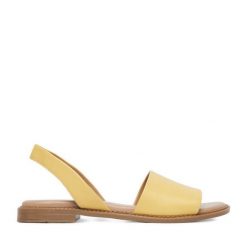 Sandały Lasocki. Żółte sandały damskie Lasocki, bez wzorów, bez obcasa, na płaskiej podeszwie, bez zapięcia. Za 139.99 zł.