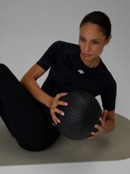 4F Koszulka treningowa slim szybkoschnąca damska - czarna XS. Czarne koszulki sportowe damskie 4f, l, bez wzorów, ze skóry, bez kołnierzyka, bez ramiączek, na fitness i siłownię. Za 99.99 zł.