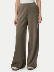 Guess Spodnie dresowe V4YB07 KCAY2 Khaki Regular Fit. Brązowe spodnie dresowe damskie Guess, xxs, z aplikacjami, z dresówki. Za 335.99 zł.