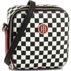Torebka TOMMY HILFIGER - Honey Sq Crossover Checker Print AW0AW04999 902. Listonoszki damskie marki Tommy Hilfiger. Za 449.00 zł.