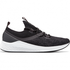 New Balance WLAZRMB. Obuwie sportowe damskie marki New Balance. W wyprzedaży za 199.99 zł.
