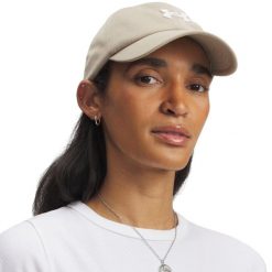 Czapka z daszkiem damska Under Armour Blitzing Adj OSFM. Białe czapki i kapelusze damskie Under Armour, bez wzorów, sportowe. Za 79.00 zł.