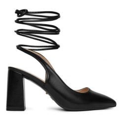 Czółenka DeeZee. Czarne czółenka damskie DeeZee, bez wzorów, bez obcasa, bez zapięcia. Za 139.99 zł.