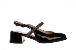 Sandały Loretta Vitale C3805 Black 514280, Czarny, Skóra lakierowana - 39. Czarne sandały damskie Loretta Vitale, bez wzorów, z lakierowanej skóry, bez obcasa, na obcasie, bez zapięcia. W wyprzedaży za 251.10 zł.