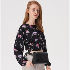 Bluzka z odkrytymi plecami - Czarny. Bluzki damskie Sinsay. W wyprzedaży za 14.99 zł.
