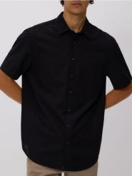 Koszula regular fit z domieszką lnu - czarny. Czarne koszule męskie Reserved, l, bez wzorów, z bawełny, bez kołnierzyka, bez ramiączek. W wyprzedaży za 65.99 zł.